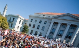 Crowd of hundreds of students protests in UC Berkeley Sproul Plaza