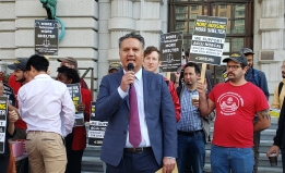 ACLU NorCal Executive Director Abdi Soltani speaks at a rally before a hearing at the Ninth Circuit Court of Appeals on the federal injunction barring San Francisco from citing and arresting unhoused people who have no access to shelter. 