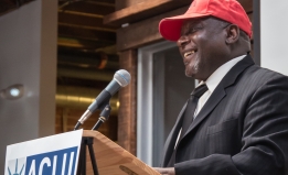 Dorsey Nunn accepting the Chief Justice Earl Warren Award at Bill of Rights Day.