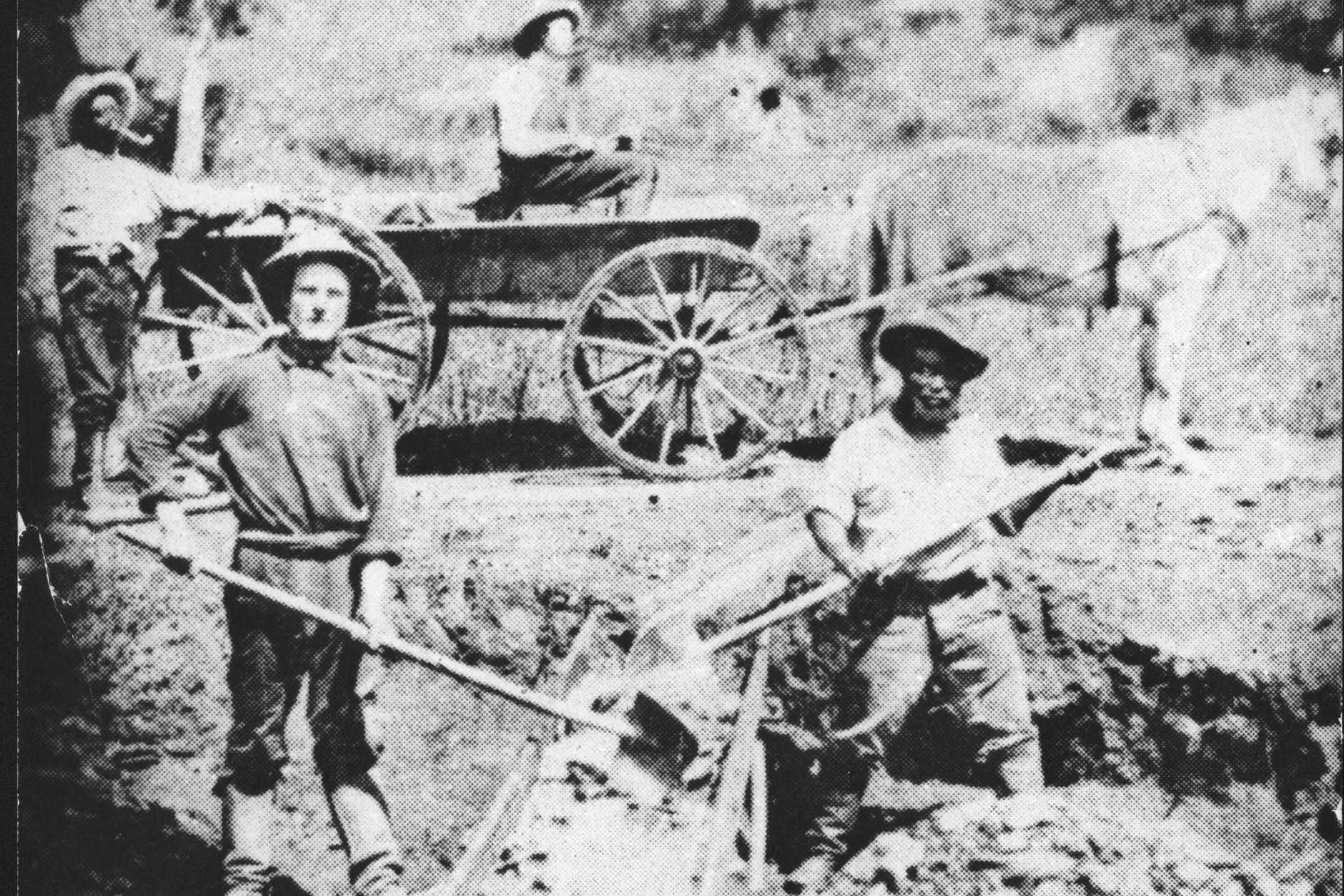 Slaves work in California gold mines in 1852. / Universal Images Group / Getty Images 1852